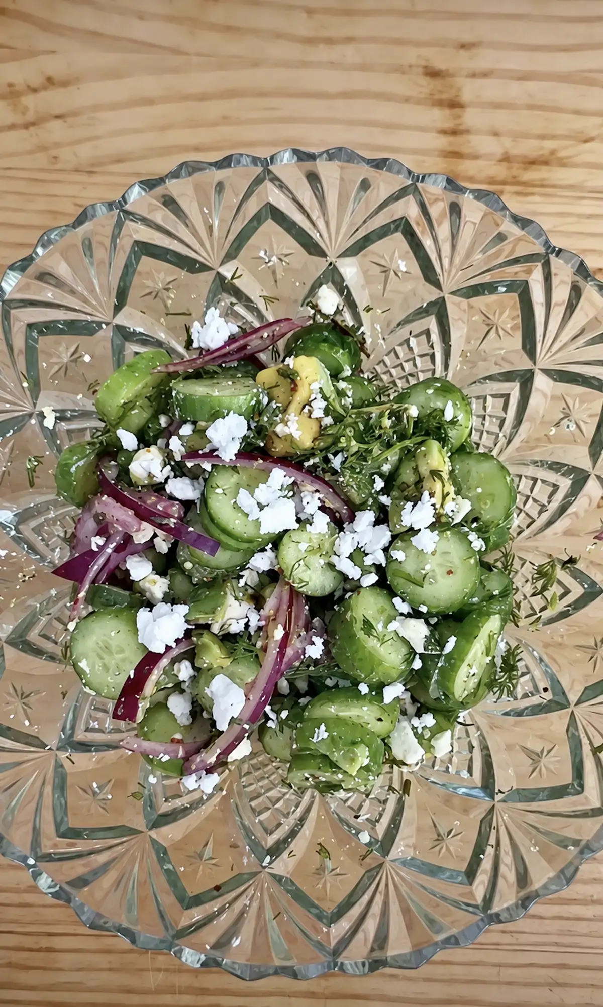 eugenia-osborne-sobre-su-ensalada-refrescante-de-pepino-y-queso-feta