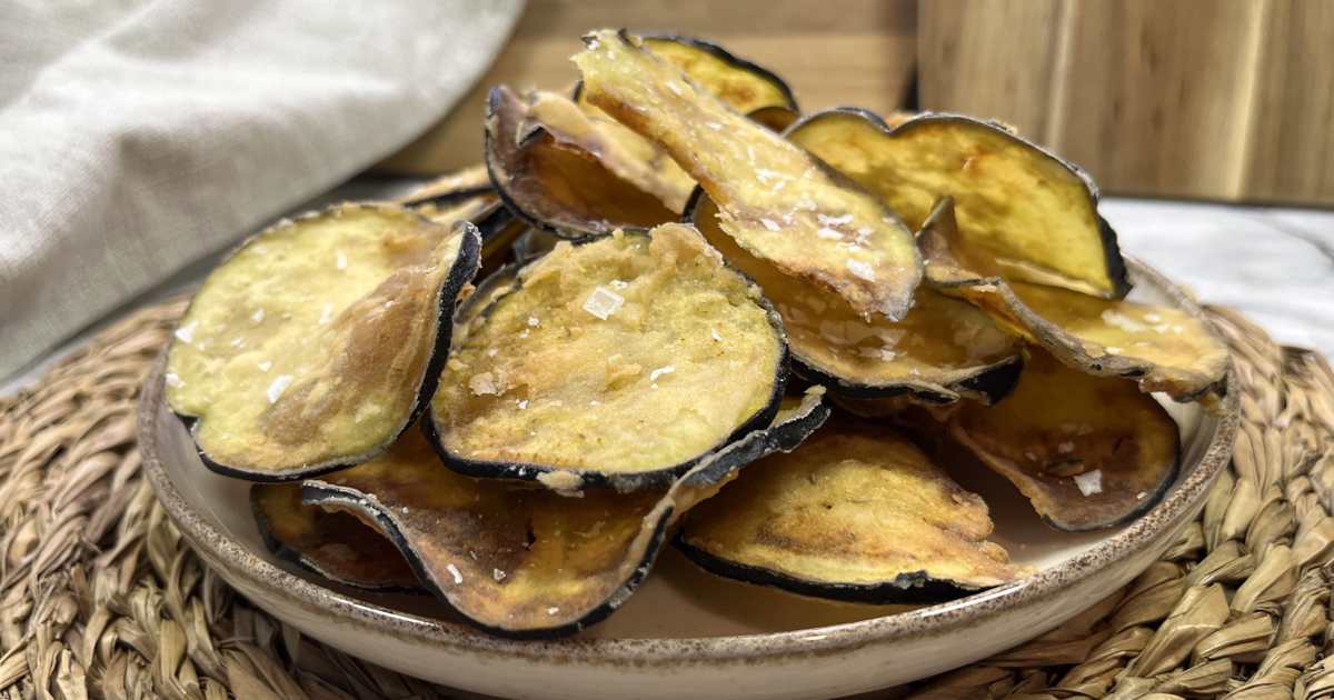 Chips De Berenjena Supercrujientes Para Un Picoteo Saludable Y Rico chips-de-berenjena-supercrujientes-para-un-picoteo-saludable-y-rico